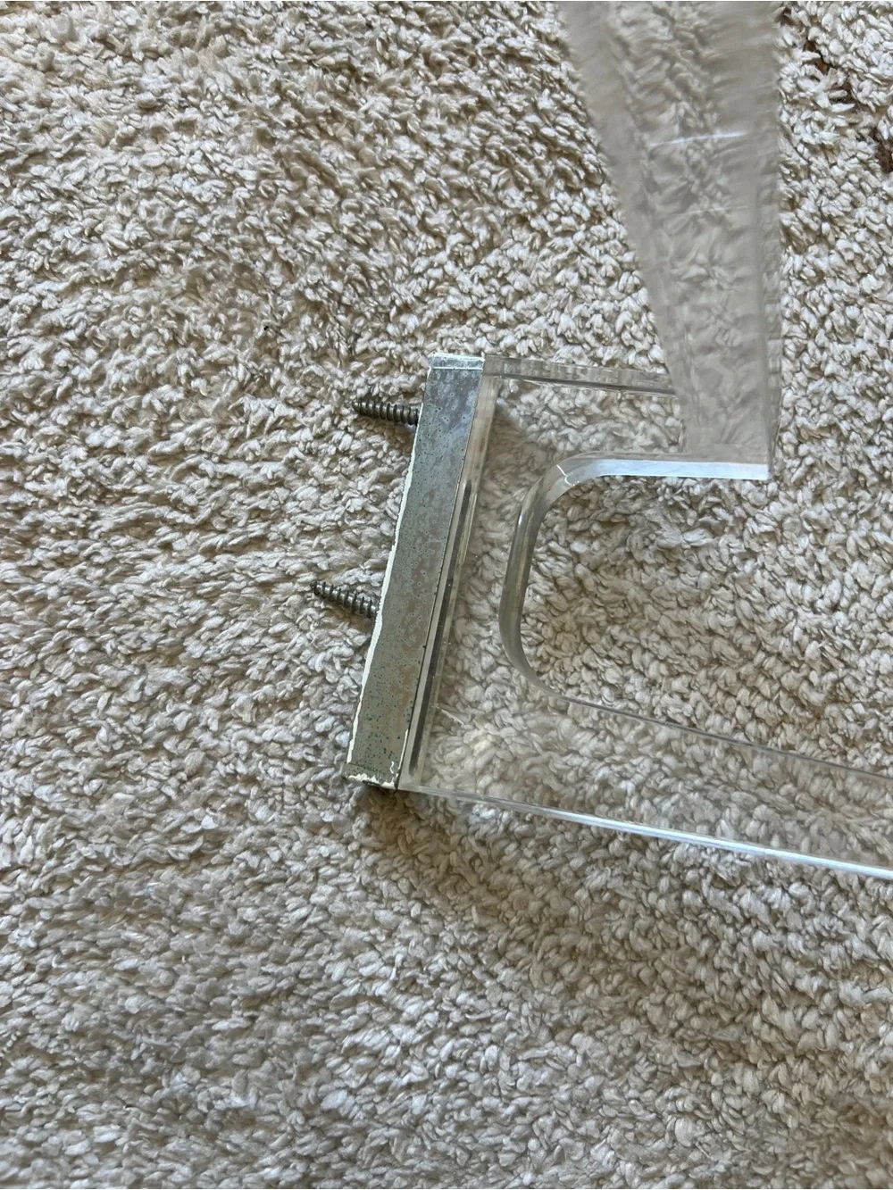 Lucite this towel